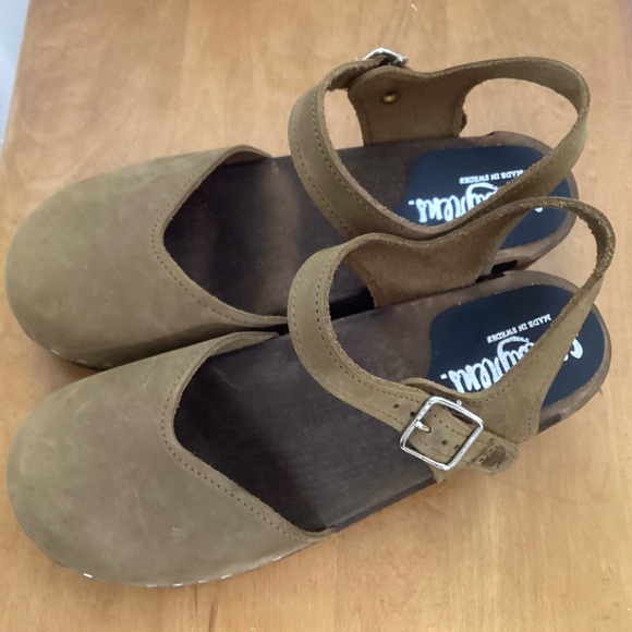 Sandgrens Clogs with Straps - Picture 2 of 9